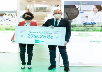 El Corte Inglés apoya la investigación contra el cáncer con 279.258 euros y una exposición conmemorativa