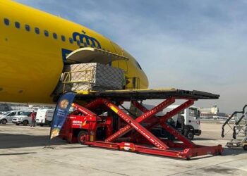 Correos transporta en su avión más de 40 toneladas de ayuda humanitaria a los refugiados ucranianos en Polonia