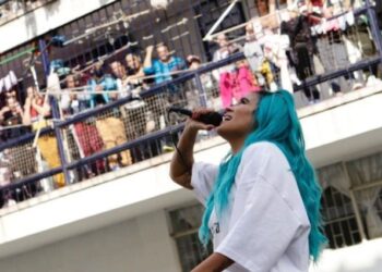 Karol G le canta a las Mamis y Bichotas reclusas de Bogotá