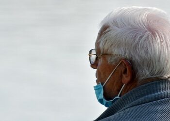 Las muertes por covid alcanzan su cifra más baja tras dos años de pandemia