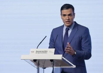 Pedro Sánchez confía en un intervencionismo-no intervencionista para rebajar los precios