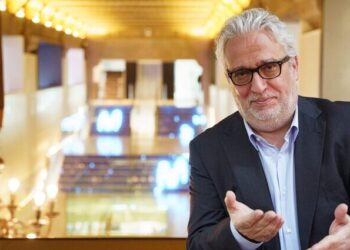 Leo Harlem repasa sus 20 años sobre los escenarios: “El humor tiene un valor terapéutico increíble”