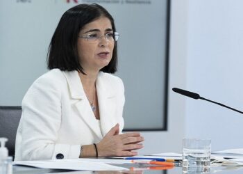 Carolina Darias aclara que la viruela del mono es un virus que se propaga de animales a personas