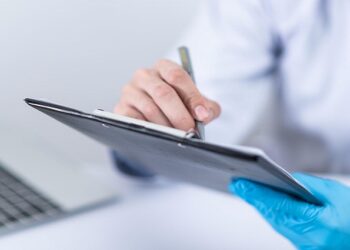 El Sistema Nacional de Salud muestra sus deficiencias y pide soluciones