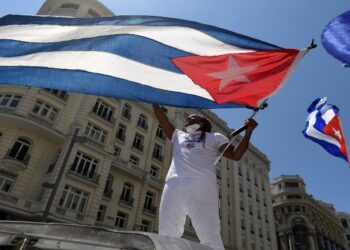 Cubanos ya pueden pedir visa de turista para España