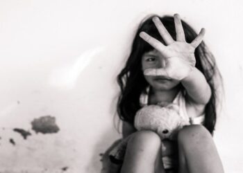 En Colombia un podcast expone la realidad de la violencia sexual contra niñas en Latinoamérica