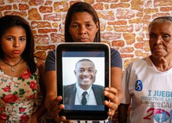 Periodista venezolano denuncia las torturas del régimen de Maduro “me pusieron una pistola cargada en la boca”