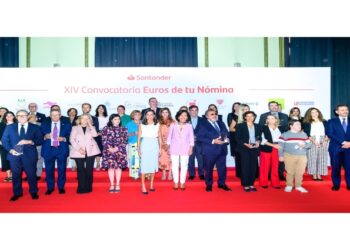 Su Majestad la Reina junto a Ana Botín preside la entrega de premios “Euros de tu Nómina”