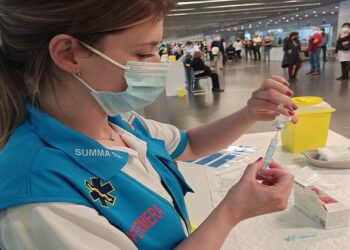 Europa da luz verde a las dosis de Pfizer y Moderna adaptadas a la variante de òmicron