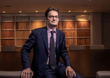 Joseph Oughourlian, presidente de Prisa, apuesta por la producción de pódcast como “negocio del futuro”