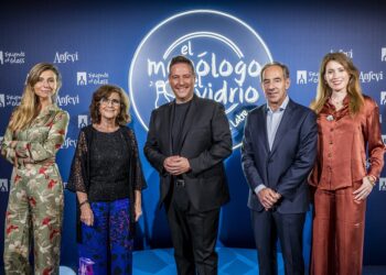 EL MONÓLOGO DEL VIDRIO: CARLOS LATRE SE CONVIERTE EN EL EMBAJADOR DEL AÑO INTERNACIONAL DEL VIDRIO EN ESPAÑA