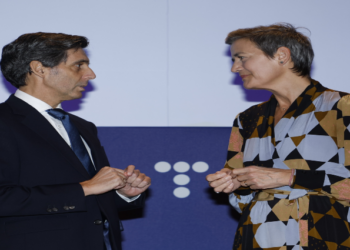Álvarez-Pallete defiende “la autonomía estratégica de Europa con capacidad de acción” ante Vestager