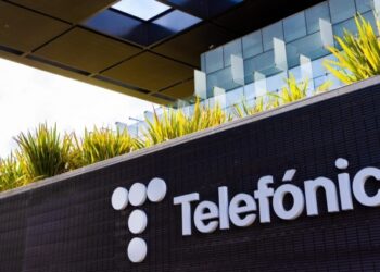 Telefónica se compromete a duplicar el número de profesionales con discapacidad en los próximos dos años
