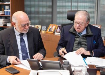 El Muy Ilustre Colegio Oficial de Farmacéuticos de Valencia firma con A.M.A. y Ama Vida sendas pólizas de RCP y Vida