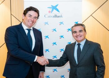 CaixaBank y el Colegio Oficial de Farmacéuticos de Madrid firman un convenio de colaboración