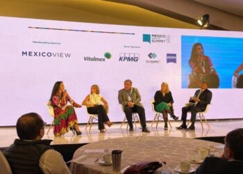 El futuro de los hospitales inteligentes en México foco de la discusión  de LLYC en el México Summit Health