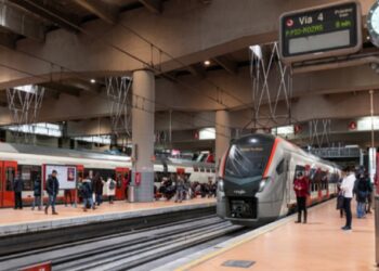 Renfe firma con el ICO un acuerdo de financiación para la compra de trenes de gran capacidad para Cercanías que favorecen la movilidad sostenible