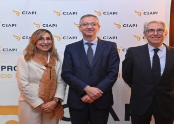 Hernández de Cos prevé “un retorno de la inflación al 2% en el medio plazo” tras el alza de tipos del BCE en un evento de CEAPI