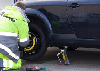 ¿Qué es obligatorio llevar en el coche?