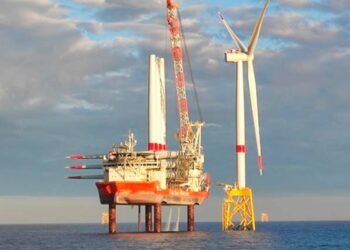 Iberdrola instaló primer aerogenerador del parque eólico de Saint-Brieuc