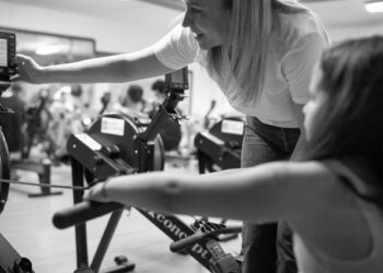 La Fundación Alba Torres Carrera enseña los valores del remo a niños en riesgo