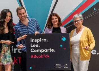 TikTok muestra su apoyo a la comunidad literaria