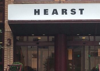 Hearst se enfrenta a un juicio por los despidos de sus antiguos trabajadores