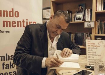 ‘Un mundo de mentira’, un análisis sobre los códigos ocultos de la comunicación