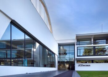 JCDecaux supera sus expectativas de crecimiento en el tercer trimestre de 2023