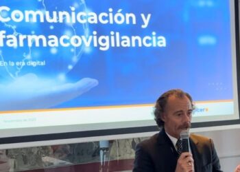 Trabajar de la mano desde las áreas de comunicación y farmacovigilancia