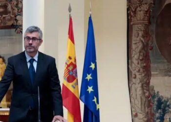 OLIVER EFE: Primer patinazo de Barroso en el sanchismo