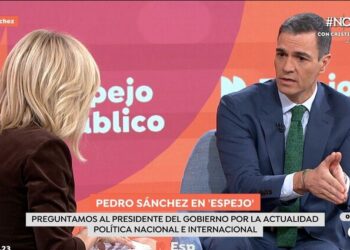 SÁNCHEZ “PIROPEA” A LOS MEDIOS