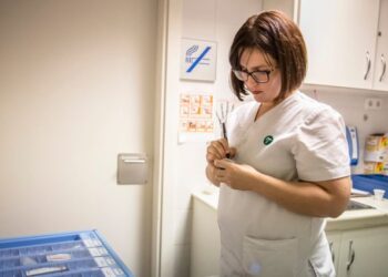 Las profesiones más demandadas en 2024 en el sector sanitario