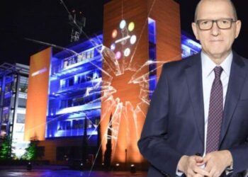 Mediaset quiere estirar a Manuel Villanueva antes de pactar su salida