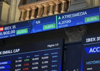 El Ibex da un paso atrás, pero mantiene los 10.900 puntos