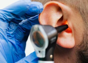 Cómo controlar los síntomas del acúfeno y educar al cerebro para aprender a vivir con él