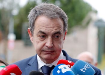 Zapatero rechaza debatir con Felipe González en Onda Cero