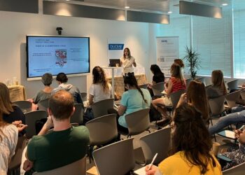 Profesionales farmacéuticos se forman en cuidados dermatológicos para pacientes con cáncer