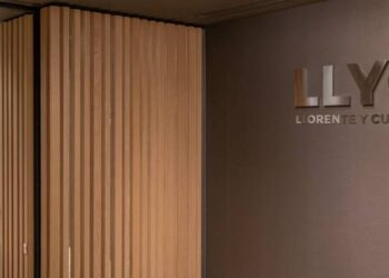 Asúa Inversiones compra el 5% de LLYC y la dueña de Mayoral refuerza su posición