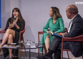 La realidad de los dircom en España: ellas acceden más tarde a los altos puestos