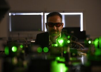 Investigadores españoles logran introducir nanodiamantes con sensores cuánticos enlas células que actúan como ‘chivatos’ de enfermedades antes de mostrar síntomas