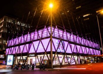 CaixaBank lanza una campaña de sensibilización sobre el cáncer de mama para captar donativos entre clientes