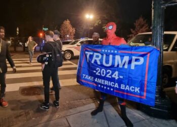 Elecciones EE. UU 2024: El mapa se tiñe de rojo en la larga noche del largo día del 5 de noviembre