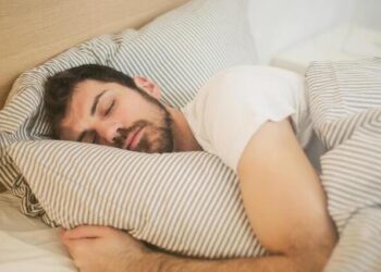 Descansar bien pasa por una buena nutrición y tener hábitos saludables