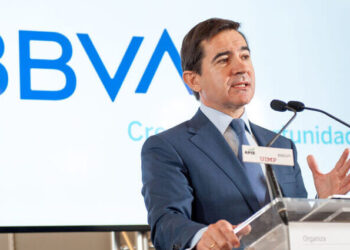 OPA BBVA-Sabadell: pone contra las cuerdas a Carlos Torres a la espera de Puigdemont