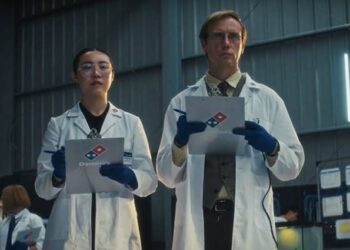 La campaña “aplastante” con la que Domino’s Pizza presenta su nueva pizza burger