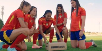 SEUR une a la Selección Española de Fútbol con las pymes afectadas por la DANA