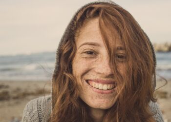 Pecas, una moda peligrosa para la piel