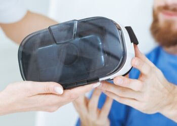 Realidad virtual y cirugía mínimamente invasiva, las nuevas herramientas frente a los trastornos del equilibrio y la voz