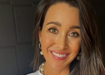 El uso excesivo de pantallas y dispositivos electrónicos empeora los dolores de cabeza